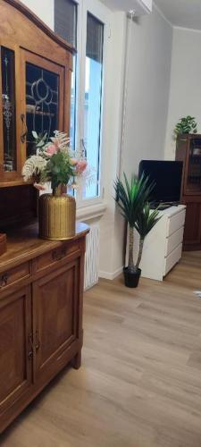 2 Bedroom Gem Near Milano Centrale Fast Wi Fi Kademy House Room photo