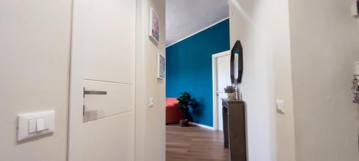 2 Bedroom Gem Near Milano Centrale Fast Wi Fi Kademy House Room photo