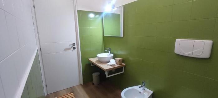 2 Bedroom Gem Near Milano Centrale Fast Wi Fi Kademy House Room photo