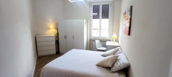 2 Bedroom Gem Near Milano Centrale Fast Wi Fi Kademy House Room photo